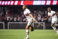 São Paulo vence Grêmio, entra no G4 e afunda rival no Brasileirão