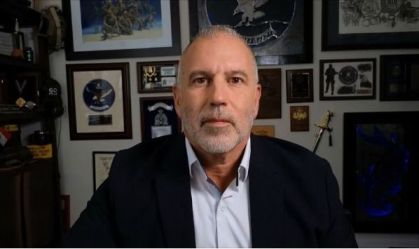 Ex-agente do FBI discute implicações de segurança após apagão cibernético