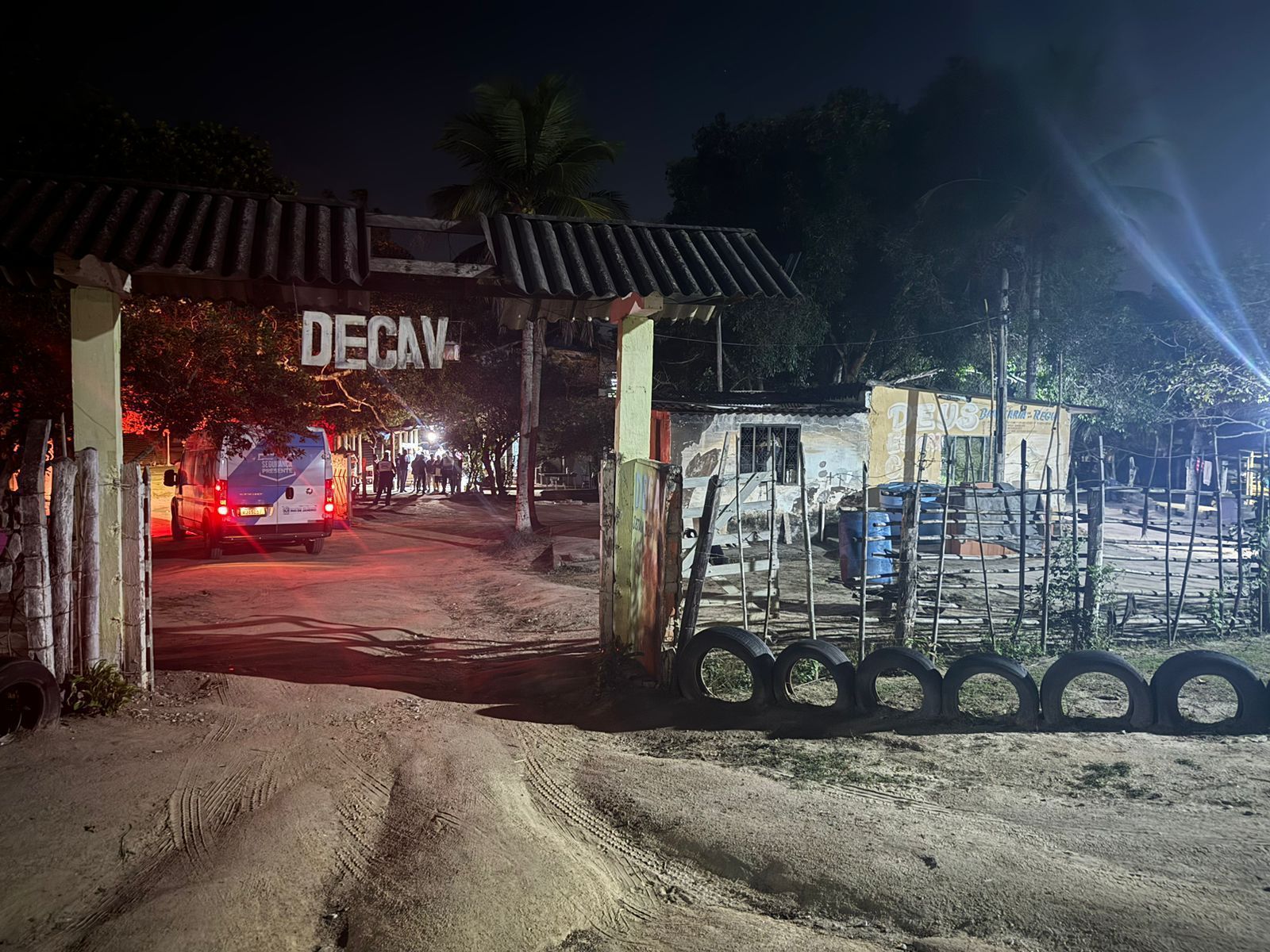 42 pessoas em condições análogas à escravidão são resgatadas de um centro de reabilitação clandestino em Nova Iguaçu
