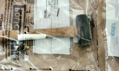 Marreta utilizada no crime contra mãe e filho no Espírito Santo
