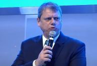 Após operação, Tarcísio promete punição rigorosa a policiais ligados ao PCC