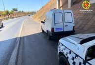 Bandido furta carro, para na direção contrária da via para defecar e acaba preso no DF