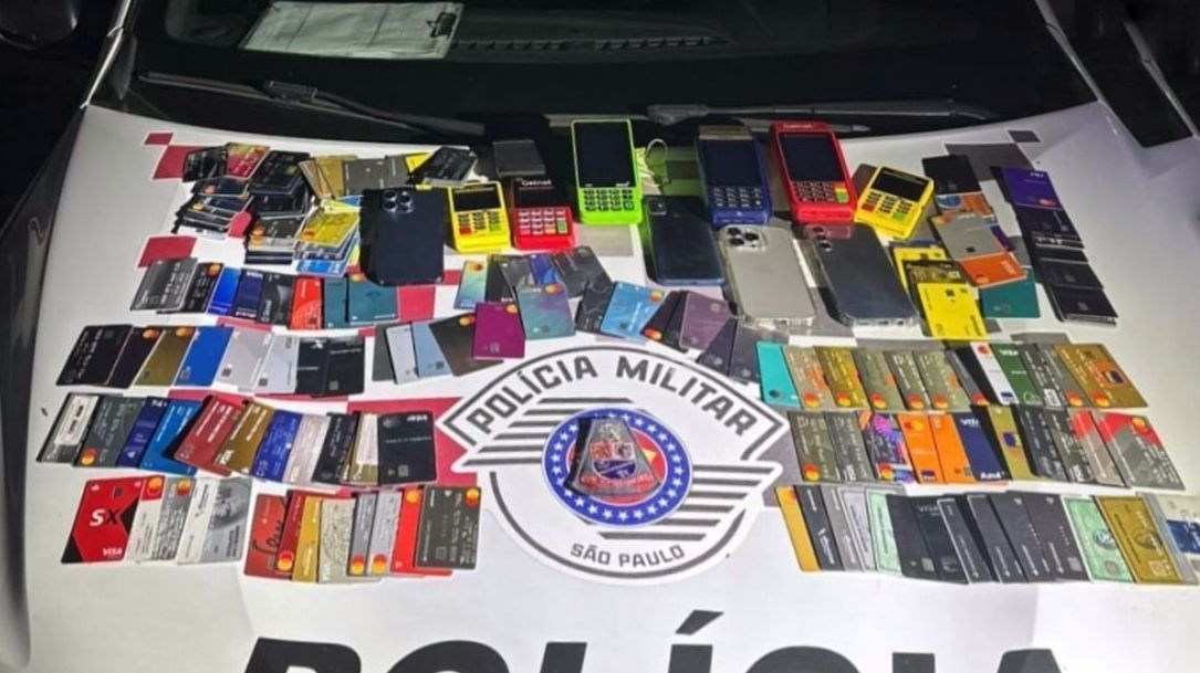 Cartões apreendidos em ação da PM
