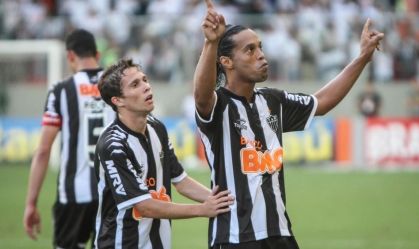Reforço do Atlético-MG, Bernard relembra parceria com Ronaldinho: "Também o ajudei"