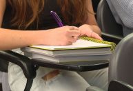 98% das escolas particulares terão reajustes nas mensalidades de 2025, diz estudo