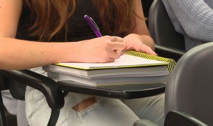 Cerca de 6 a cada 10 estudantes adolescentes estão em algum grau de pobreza, aponta levantamento