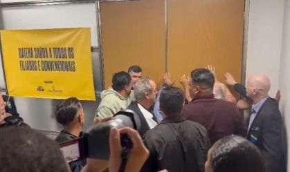 Convenção municipal de José Luiz Datena se inicia com confusão e bate-boca
