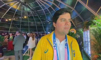 O ministro do Esporte, André Fufuca, fala à CNN na Casa Brasil, em Paris