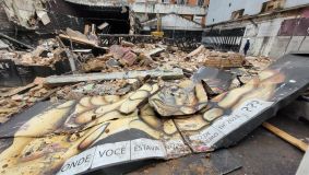 Mais de 11 anos após a tragédia que matou 242 pessoas, prédio onde funcionava a Boate Kiss é demolido