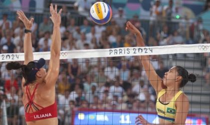 Paris 2024: dupla brasileira vence Espanha e mantém 100% no vôlei de praia feminino
