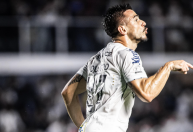 Santos vence e dorme na vice-liderança da Série B