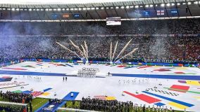 Final da Eurocopa no Estádio Olímpico de Berlim contou com show antes da decisão começar