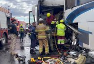 Colisão entre dois ônibus e caminhonete deixa 12 feridos em Porto Alegre