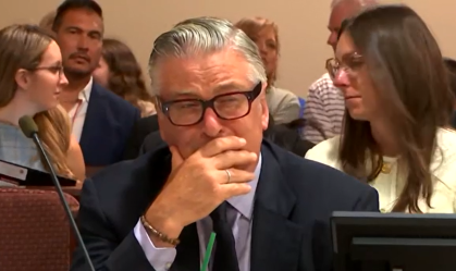 Alec Baldwin critica falta de consciência dos americanos sobre temas globais