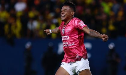 Alexander Bolaños comemora gol marcado pelo Independiente del Valle