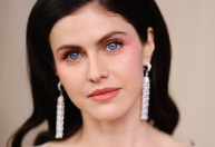 Alexandra Daddario anuncia gravidez do primeiro filho; veja fotos