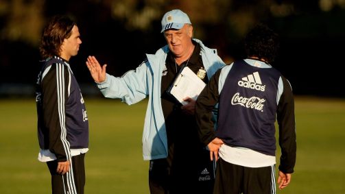 Alfio Basile foi bicampeão da Copa América com a Seleção Argentina