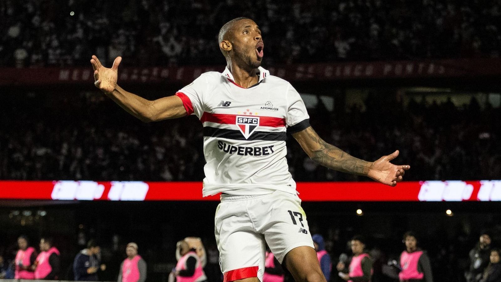 André Silva marcou o primeiro gol da vitória tricolor