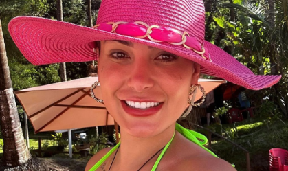 Andressa Urach divide língua em duas e mostra resultado: "Dói bastante"