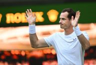 Andy Murray, bicampeão de Wimbledon, é eliminado e se despede com homenagem