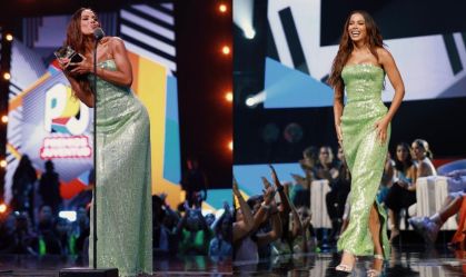 Anitta é homenageada como "Agente de Mudança" em premiação internacional