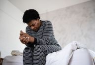 Mulheres têm mais chance de ter ansiedade após parada cardíaca, diz estudo