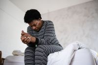 Gelo na nuca ajuda a diminuir ansiedade? Entenda se truque funciona mesmo