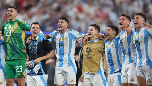 Jogadores da Argentina comemoram a classificação à final da Copa América