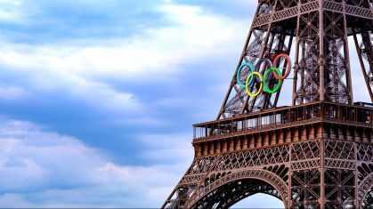 Torre Eiffel com os anéis olímpicos