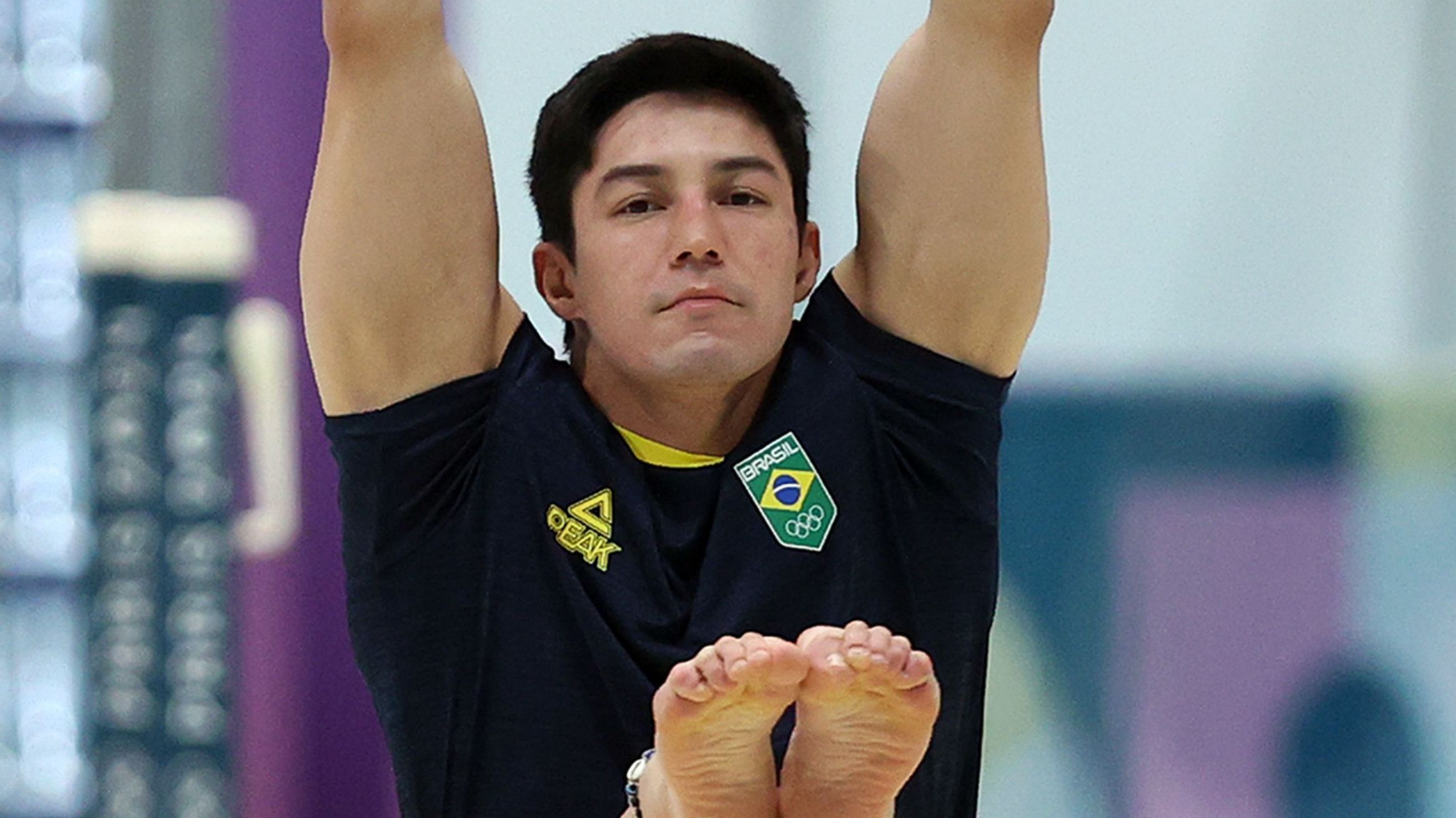 Arthur Nory erra na barra e fica fora da final