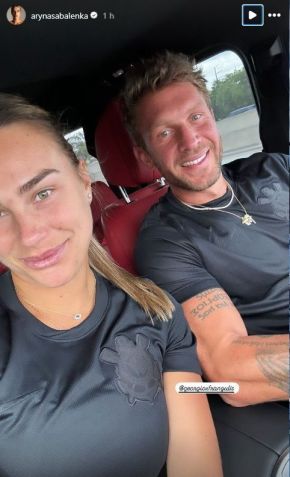 Aryna Sabalenka posta foto com camisa do Corinthians ao lado do namorado / Reprodução/Instagram