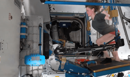Academia sem gravidade: astronauta mostra rotina de exercícios no espaço
