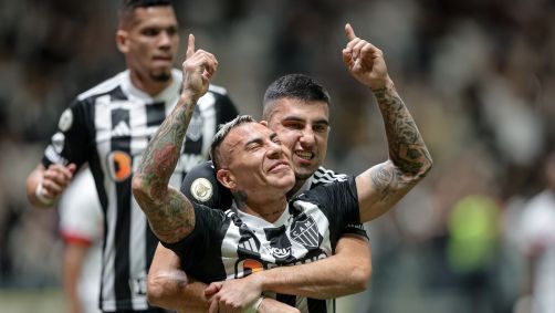 Vargas comemora o primeiro gol do Atlético-MG sobre o São Paulo