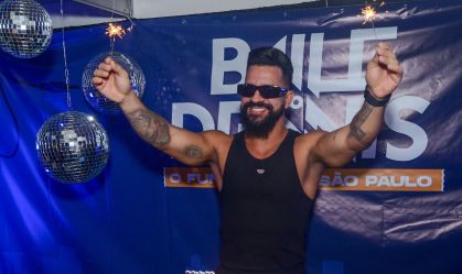 Famosos vão ao Baile do Dennis em SP e comemoram aniversário; veja fotos