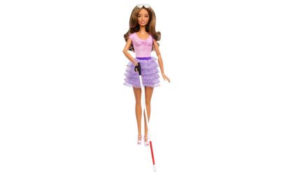 Primeira boneca Barbie cega do mundo é lançada; saiba detalhes
