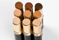 Base em bastão: praticidade do formato conquista marcas e consumidores