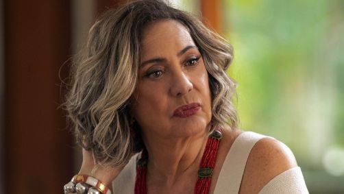 Eliane Giardini é Berta, do núcleo da família Pereira Cavalcanti, em &quot;Mania de Você&quot;