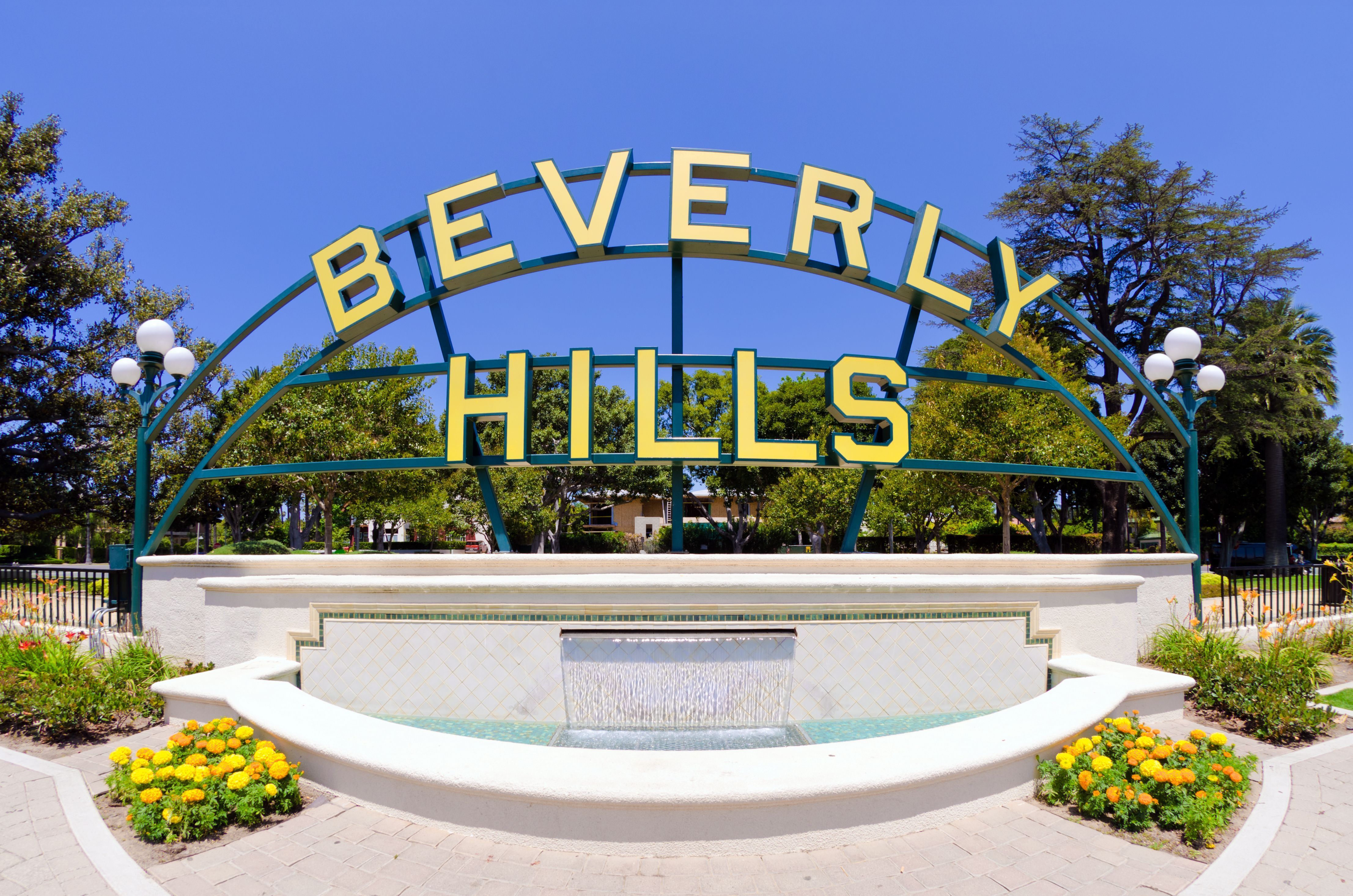Placa de Beverly Hills localizada ao longo do Santa Monica Boulevard em Beverly Hills, Califórnia / Getty Images