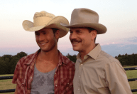 Glen Powell homenageia Bill Paxton, protagonista de "Twister": "Lenda"