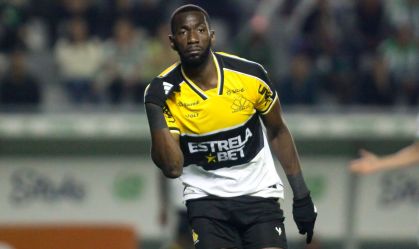 Cruzeiro encaminha a contratação do atacante Bolasie, ex-Criciúma