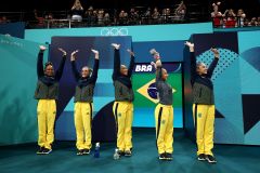Equipe da ginástica artística na Olimpíada de Paris: Rebeca Andrade, Jade Barbosa, Lorrane Oliveira, Flávia Saraiva e Júlia Soares