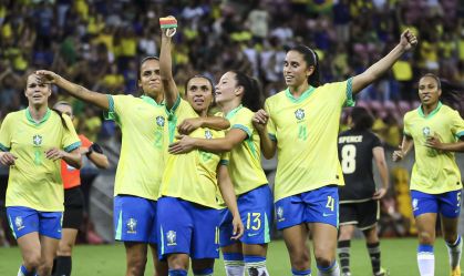 Marta comemora gol pela Seleção Brasileira