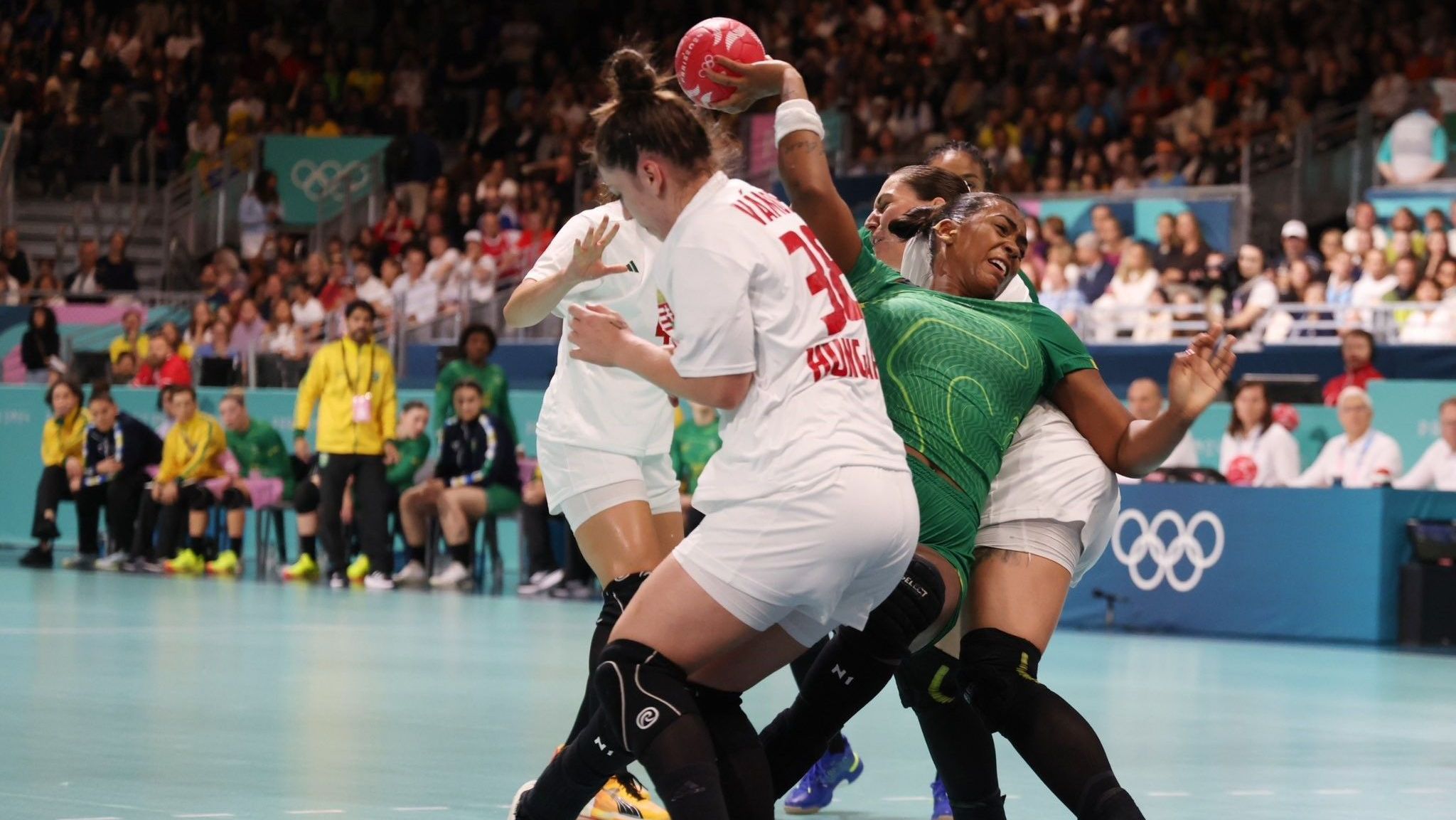 Brasil perde para a Hungria no handebol feminino