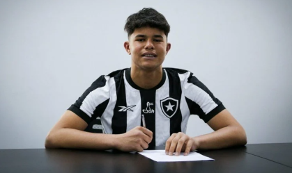 Bruninho, filho de Bruno e Eliza Samúdio, acerta com o Botafogo