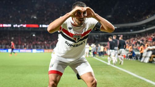 Calleri comemora o gol da vitória do São Paulo sobre o Athletico-PR