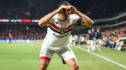 Calleri comemora o gol da vitória do São Paulo sobre o Athletico-PR