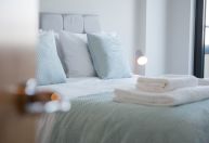 Do travesseiro ao colchão: saiba como cuidar da higiene da cama