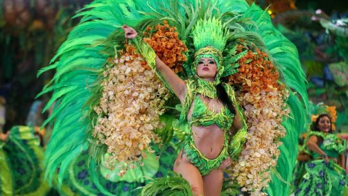 Cleise Simas, Rainha do Folclore do Caprichoso, na terceira noite do Festival de Parintins
