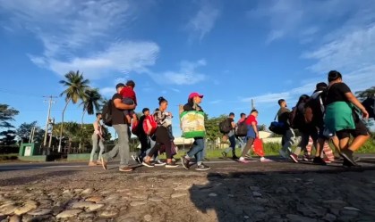 Trump deve invocar lei do século 18 para acelerar deportações, dizem fontes