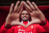 Carlos Miguel baterá recorde na Premier League quando estrear; entenda